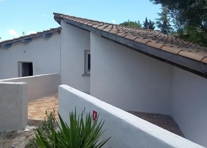 Les D'hotes Du Relais D'aguilar Inn Tuchan